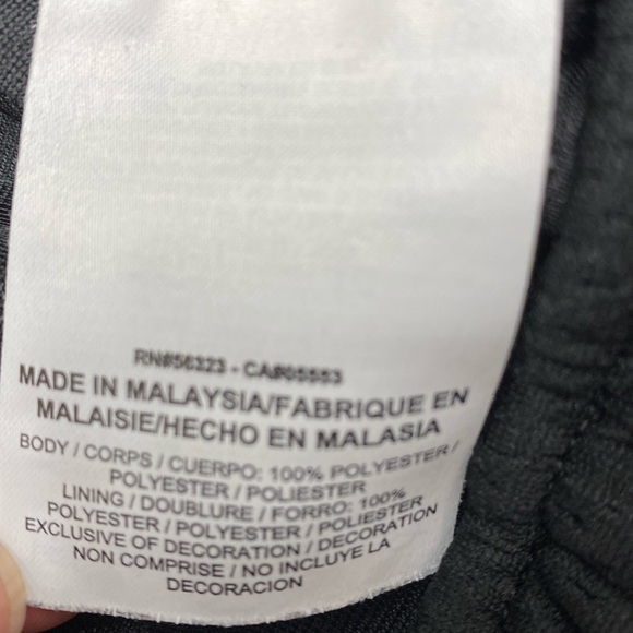 Nike athletic men’s shorts - size medium. Mesh material outer layer - Picture 5 of 6